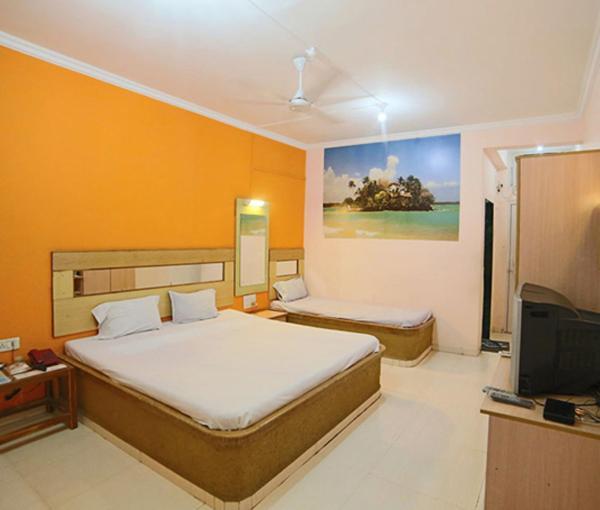 Hotel Sourabh Garden Shirol Kültér fotó