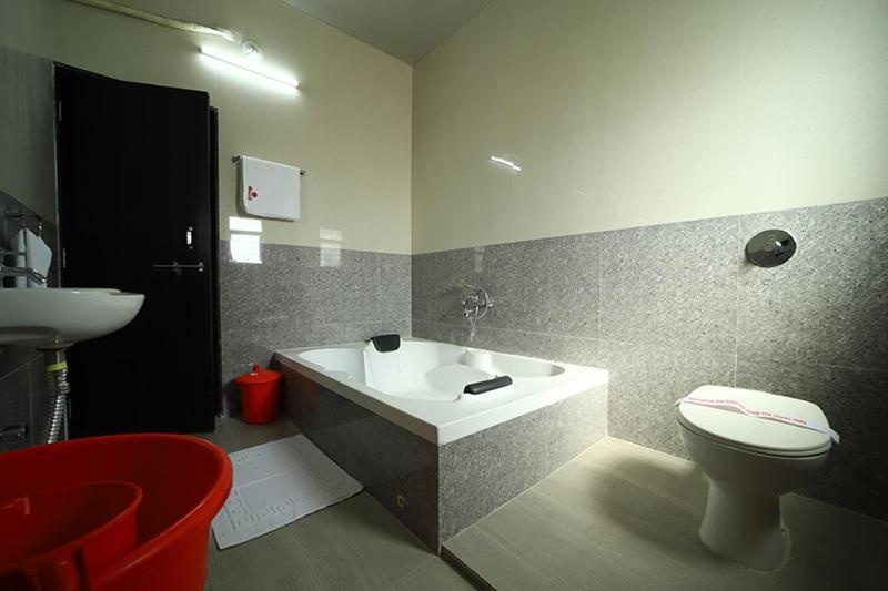Hotel Sourabh Garden Shirol Kültér fotó