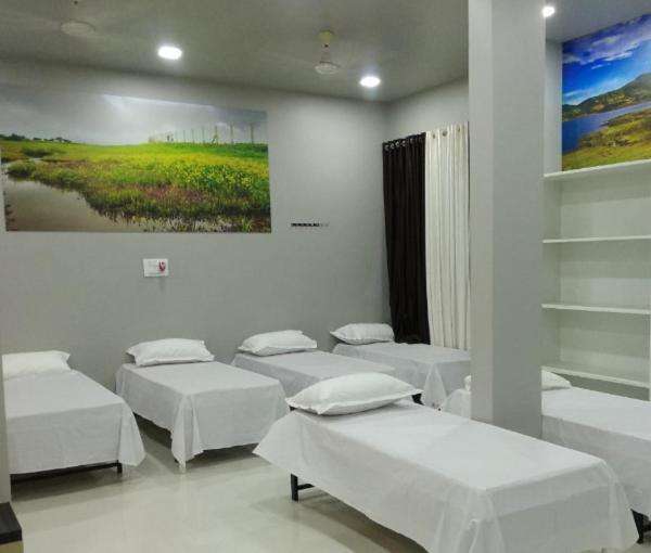 Hotel Sourabh Garden Shirol Kültér fotó